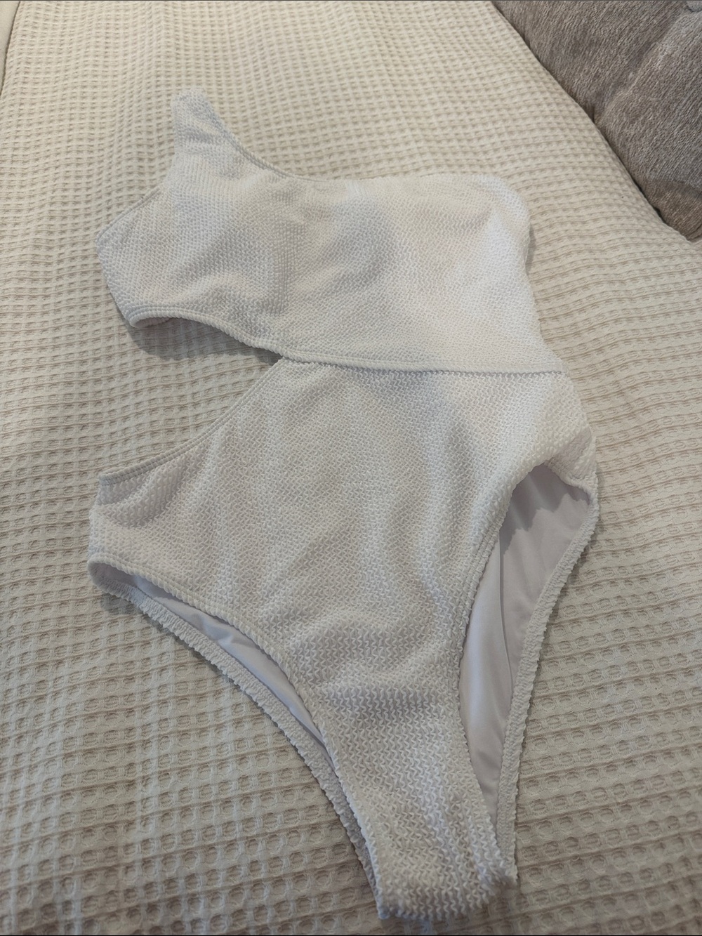 White Textured women’s One-Piece Swimsuit. Size L